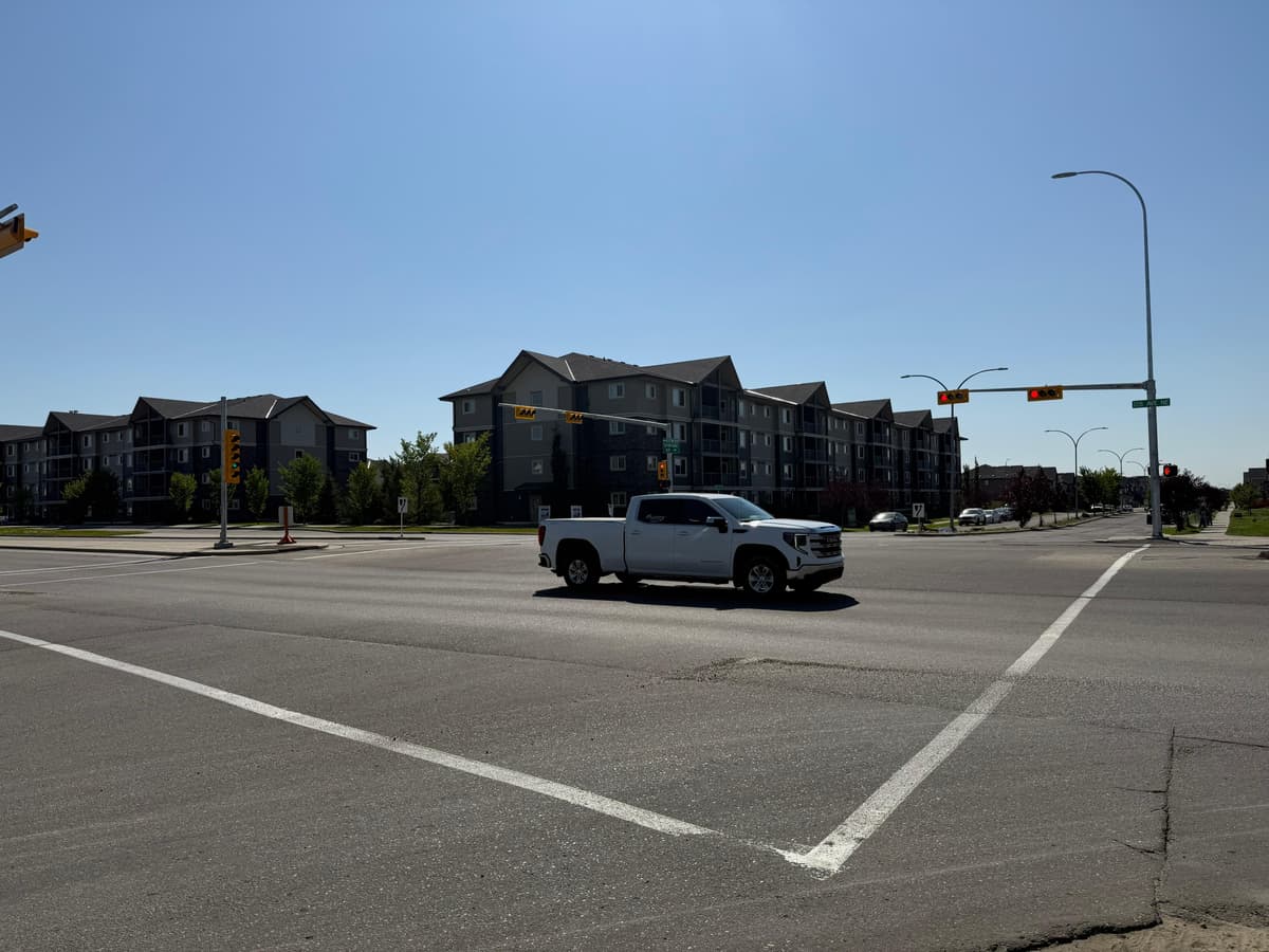 Traffic Lights: Skyview Ranch Blvd & 128 Ave