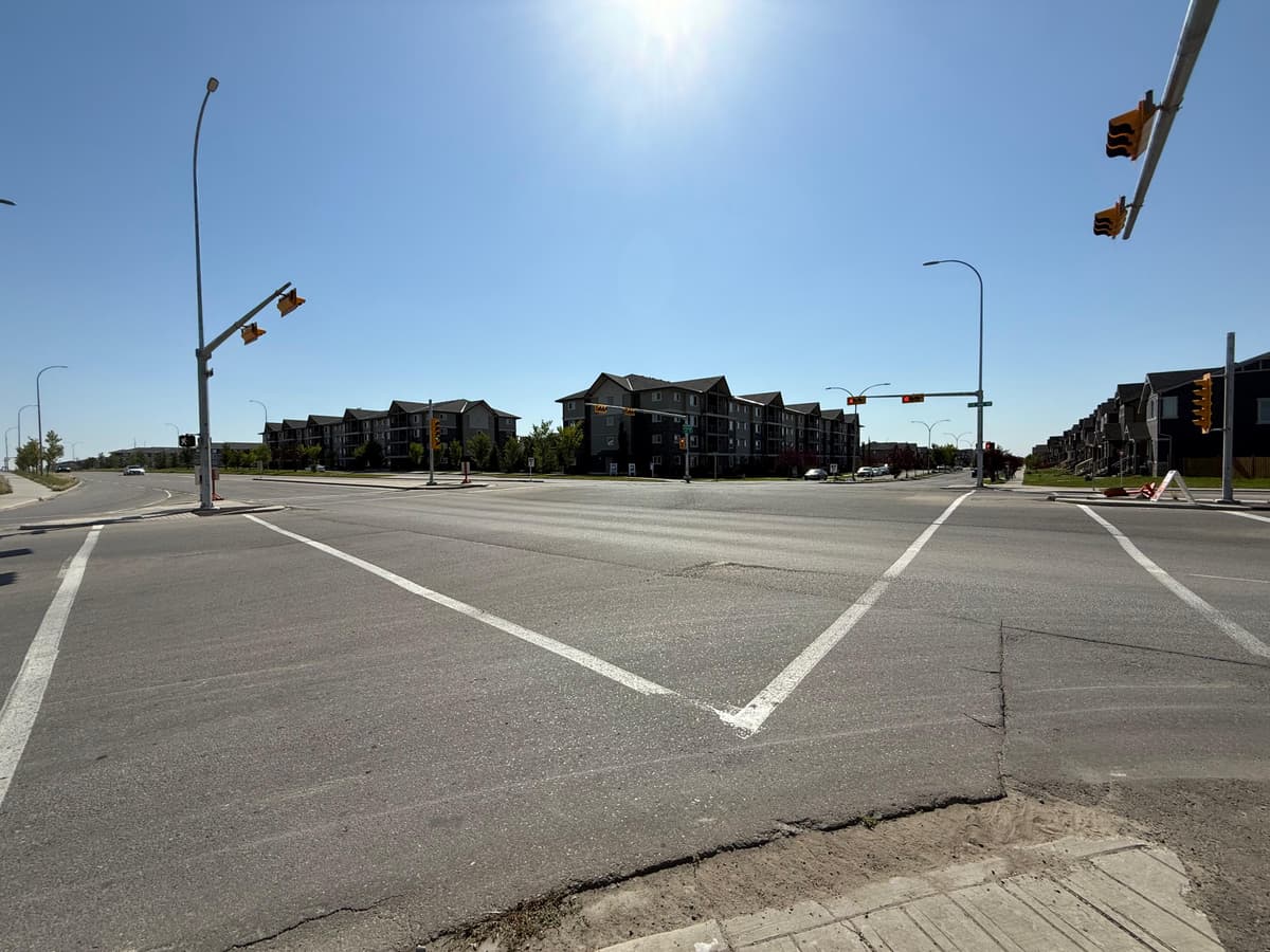 Traffic Lights: Skyview Ranch Blvd & Redstone Blvd